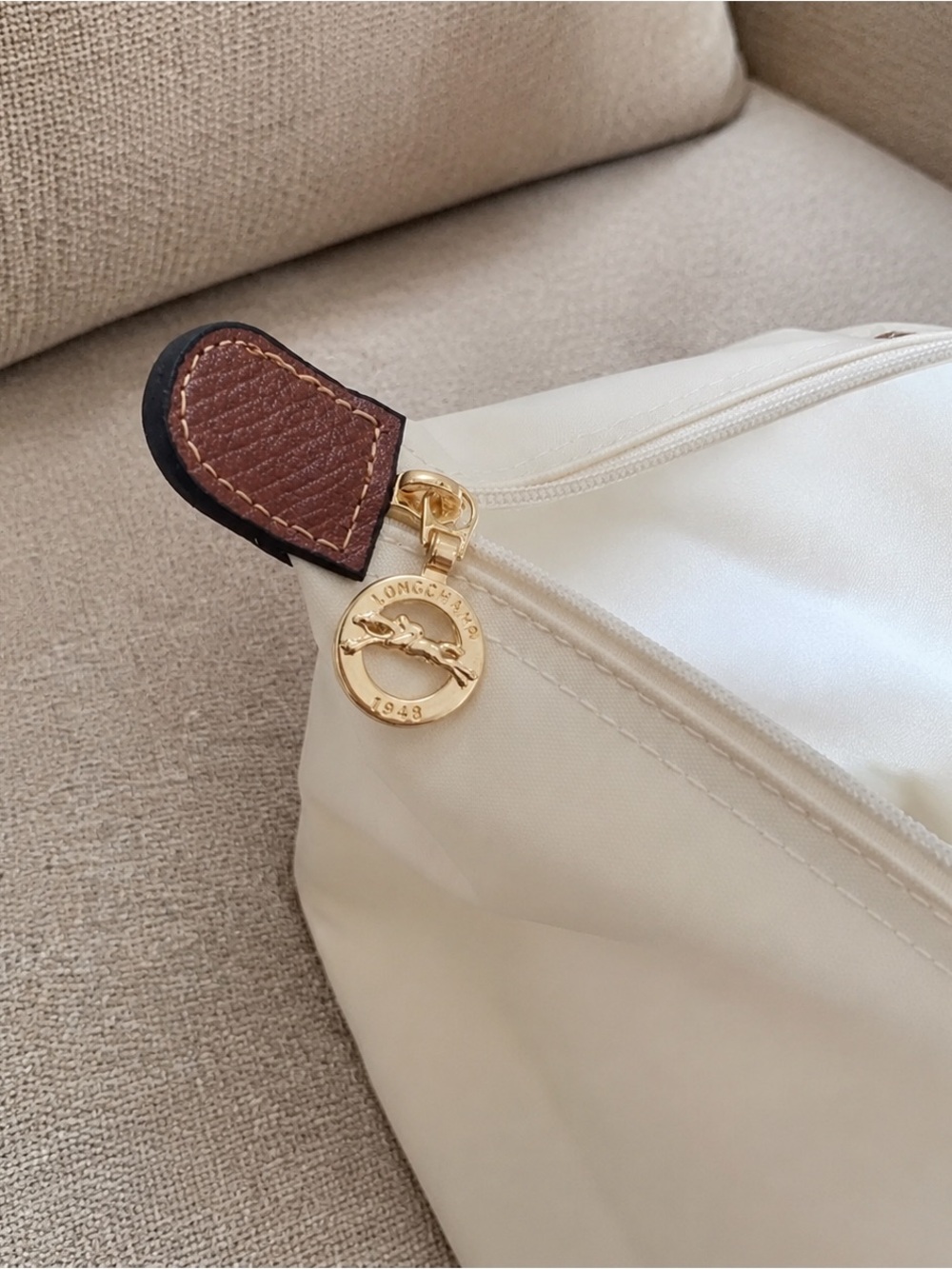 Longchamp White Tote with Brown Leather Trim and Handles - Picture 2 of 4